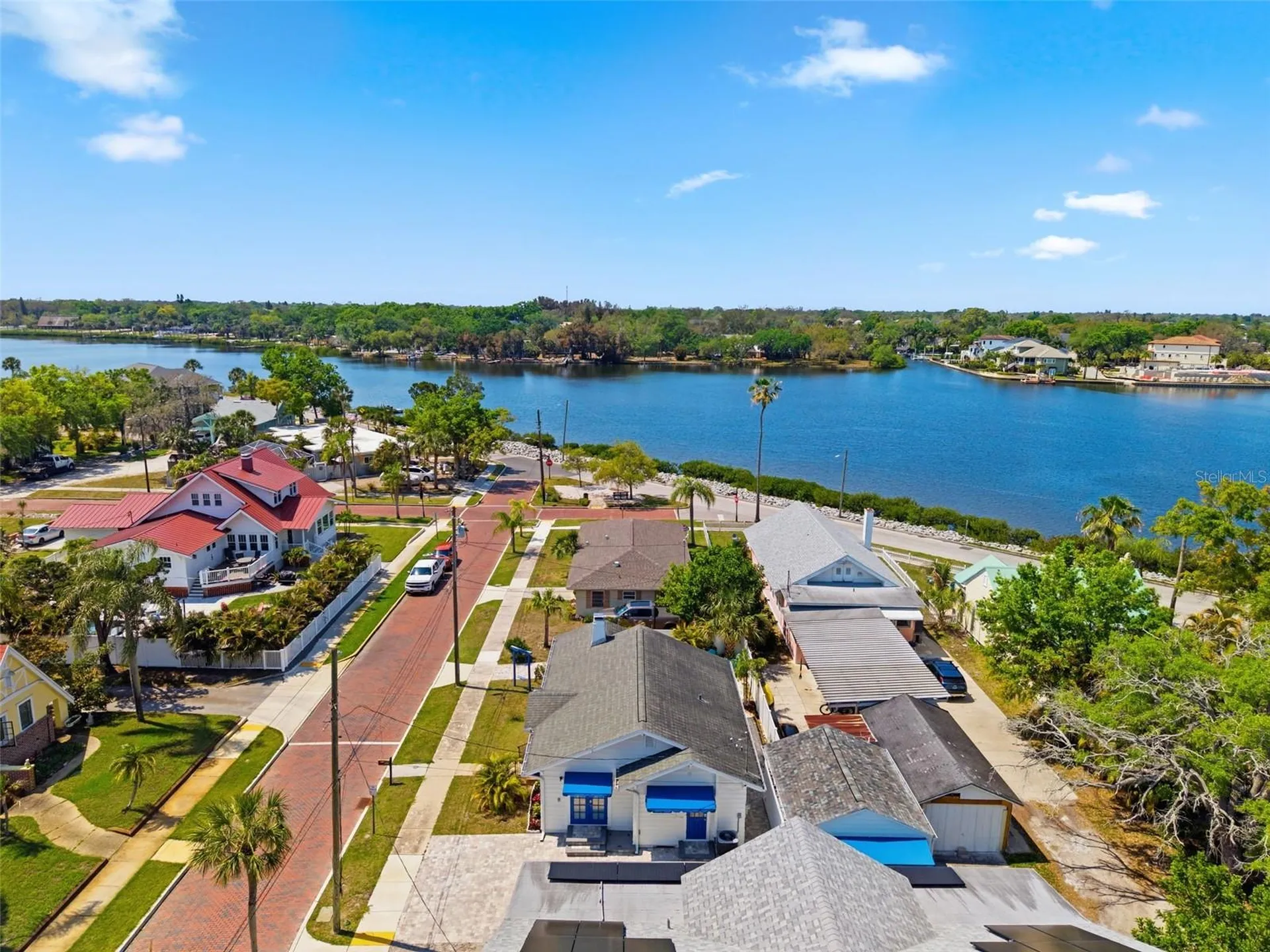 410 W Lemon Street Tarpon Springs FL 34689