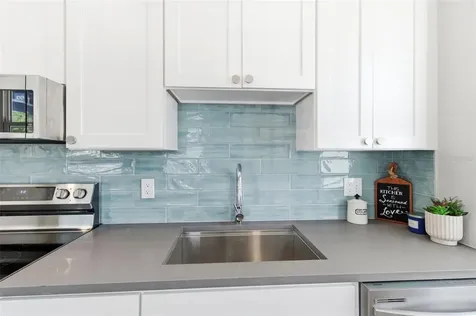 410 W Lemon Street Tarpon Springs FL 34689