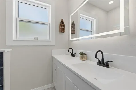 410 W Lemon Street Tarpon Springs FL 34689