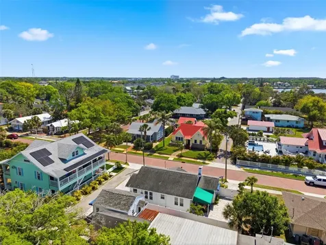 410 W Lemon Street Tarpon Springs FL 34689