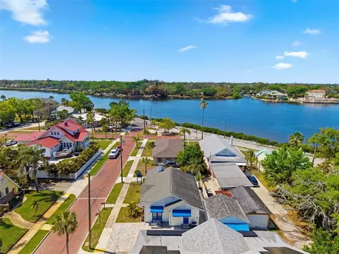 410 W Lemon Street Tarpon Springs FL 34689