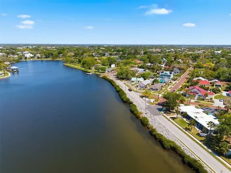 410 W Lemon Street Tarpon Springs FL 34689