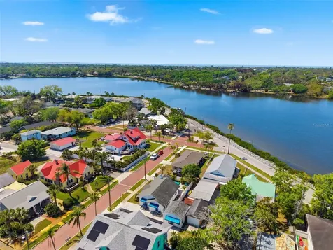 410 W Lemon Street Tarpon Springs FL 34689