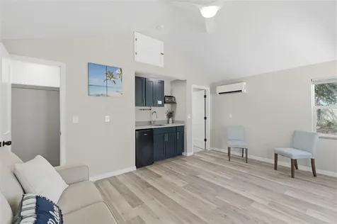 410 W Lemon Street Tarpon Springs FL 34689