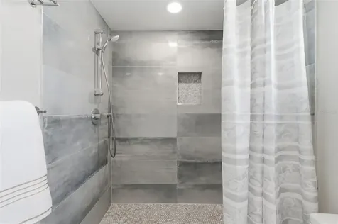 410 W Lemon Street Tarpon Springs FL 34689