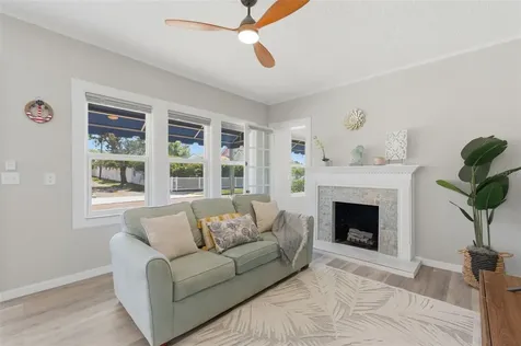 410 W Lemon Street Tarpon Springs FL 34689