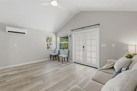 410 W Lemon Street Tarpon Springs FL 34689