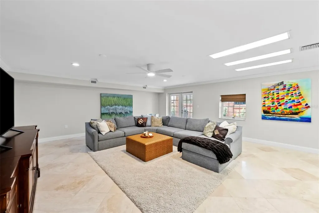 5121 S Nichol Street Tampa FL 33611