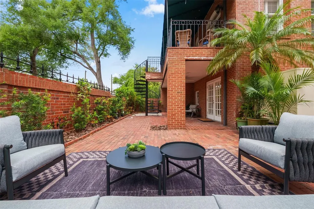 5121 S Nichol Street Tampa FL 33611