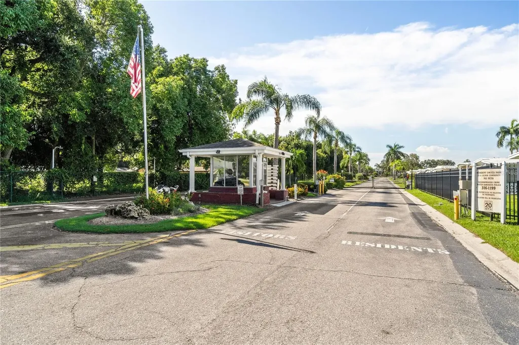 3208 Oakwood Boulevard S Sarasota FL 34237