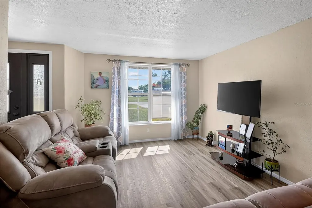 6108 Fairway Boulevard Apollo Beach FL 33572