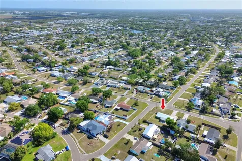 6108 Fairway Boulevard Apollo Beach FL 33572