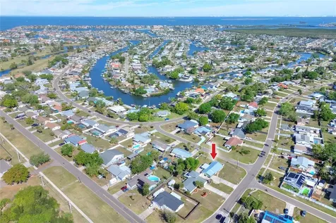6108 Fairway Boulevard Apollo Beach FL 33572