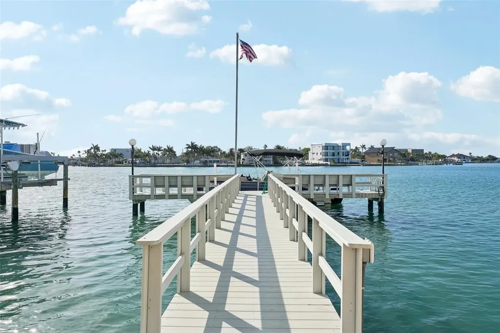 285 107th Avenue Treasure Island FL 33706