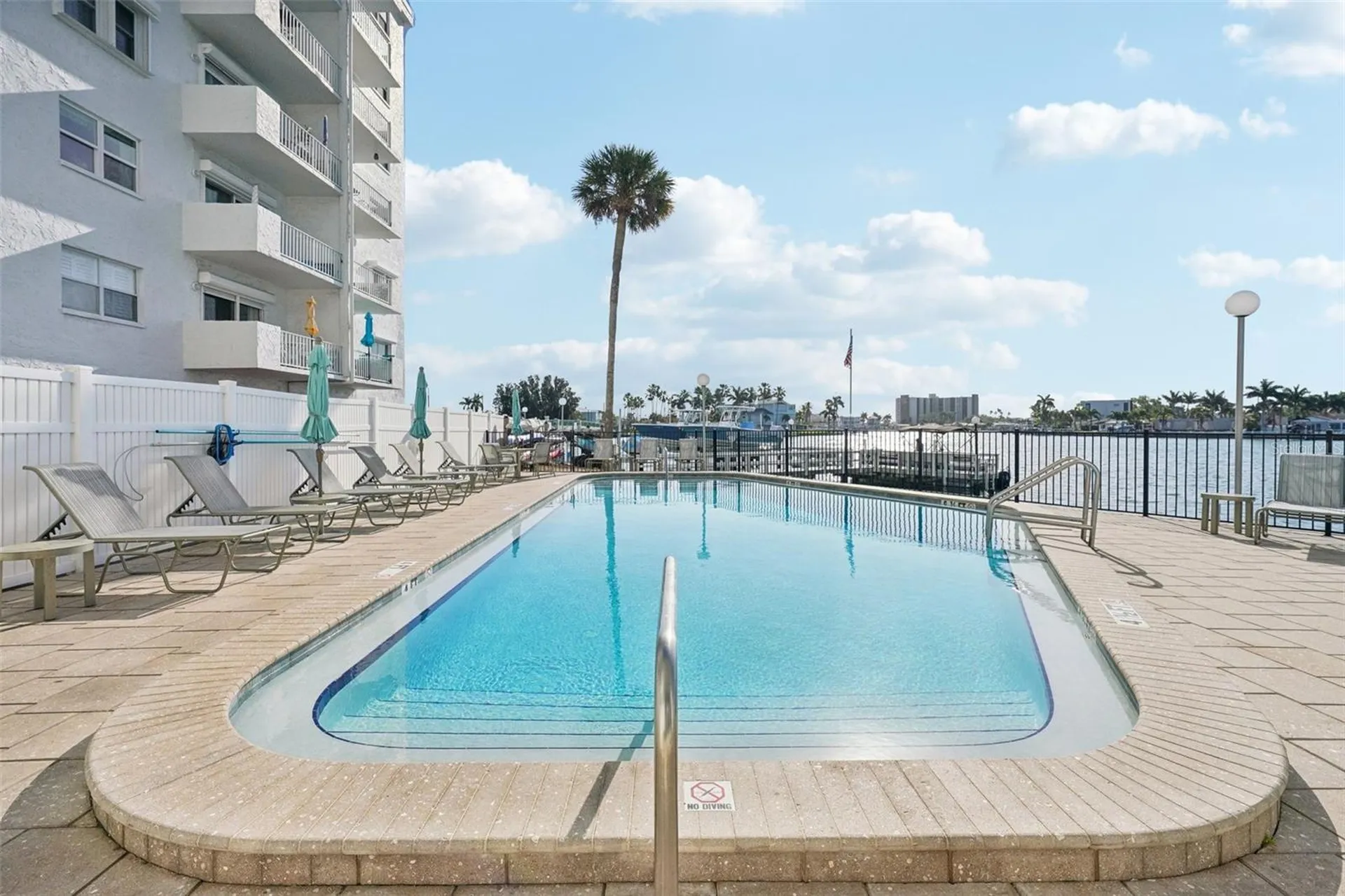 285 107th Avenue Treasure Island FL 33706