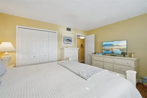 285 107th Avenue Treasure Island FL 33706