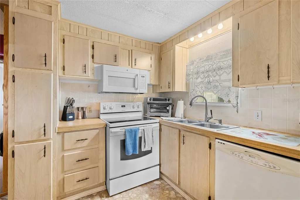 7135 El Dewitt Street Zephyrhills FL 33541