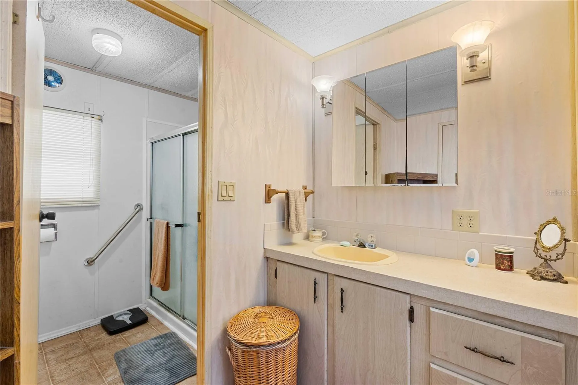 7135 El Dewitt Street Zephyrhills FL 33541