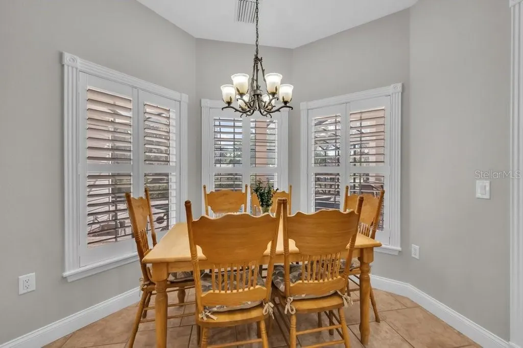 3916 Powerline Road Lithia FL 33547