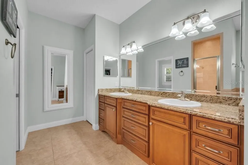 3916 Powerline Road Lithia FL 33547