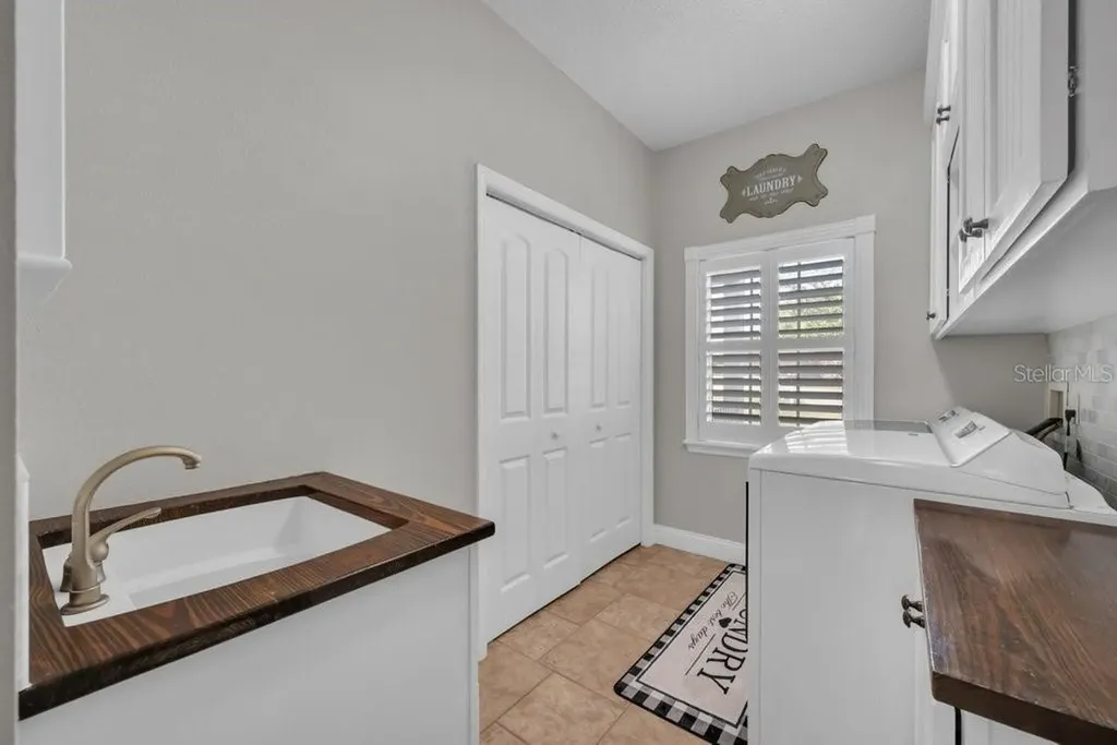 3916 Powerline Road Lithia FL 33547