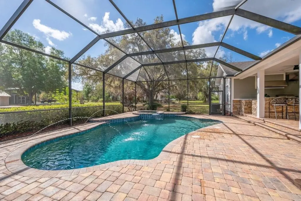 3916 Powerline Road Lithia FL 33547