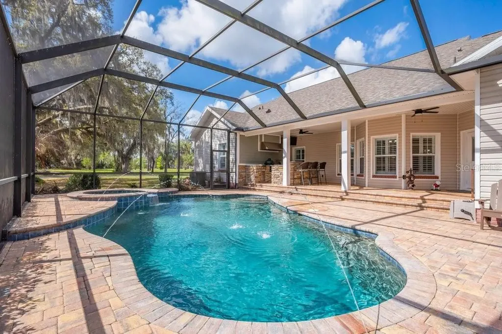 3916 Powerline Road Lithia FL 33547