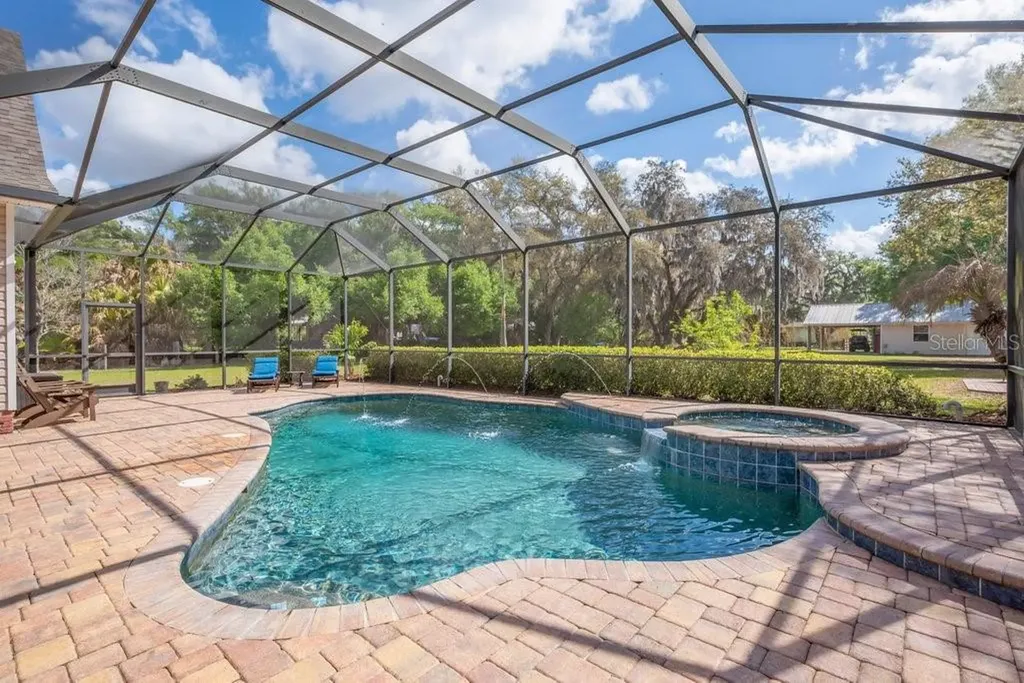 3916 Powerline Road Lithia FL 33547
