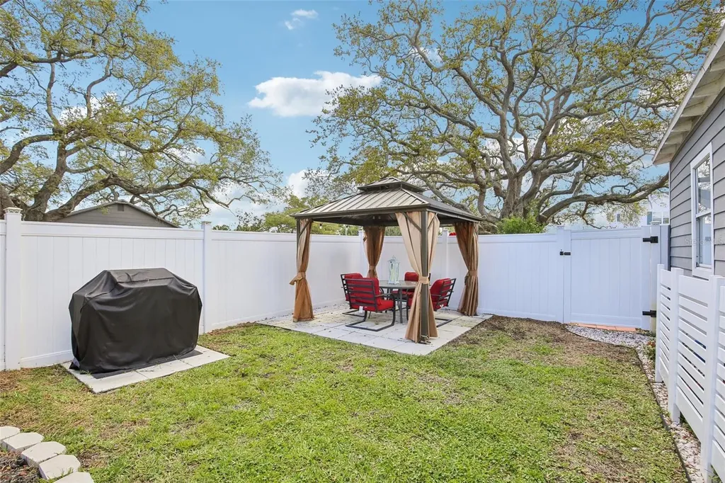 4801 Emerson Avenue S St Petersburg FL 33711