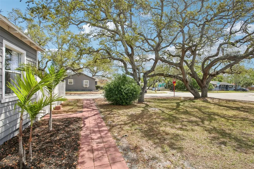 4801 Emerson Avenue S St Petersburg FL 33711