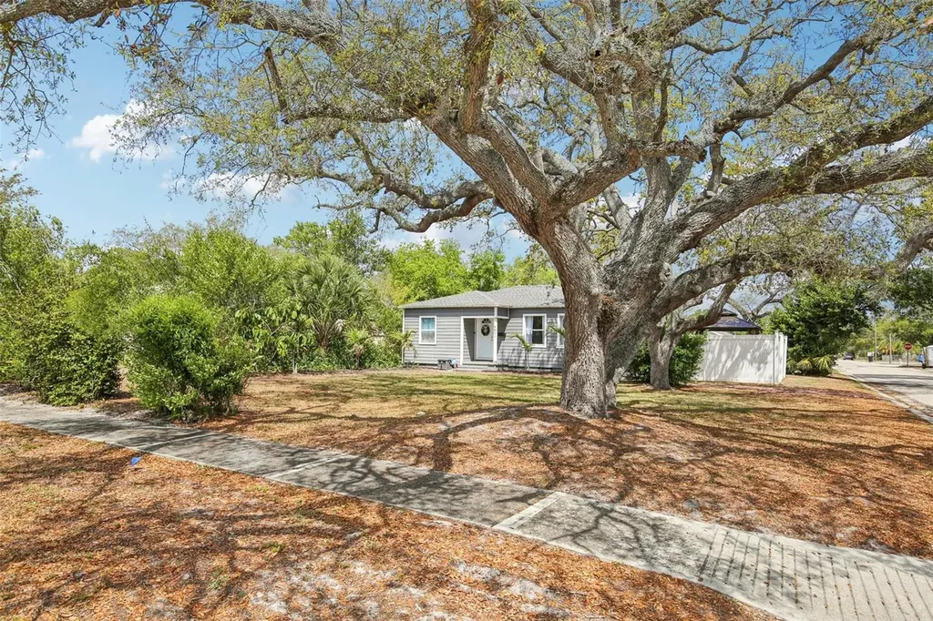 4801 Emerson Avenue S St Petersburg FL 33711