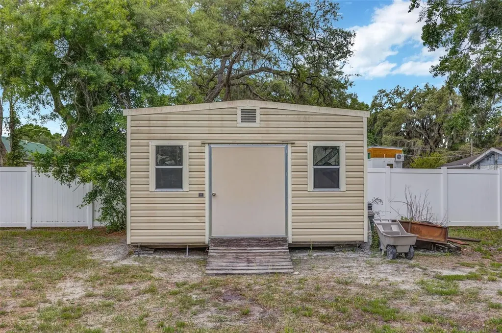 407 1st Avenue NE Lutz FL 33549
