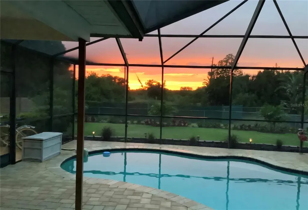 5916 Oakhurst Drive Seminole FL 33772
