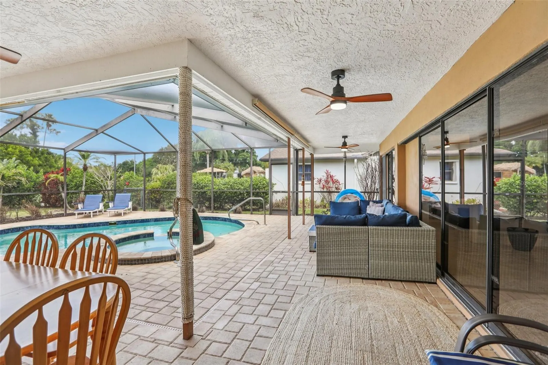 5916 Oakhurst Drive Seminole FL 33772