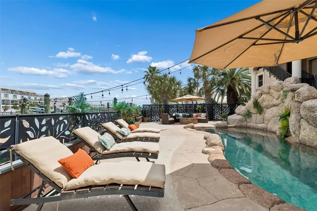 108 Bayside Drive Clearwater Beach FL 33767