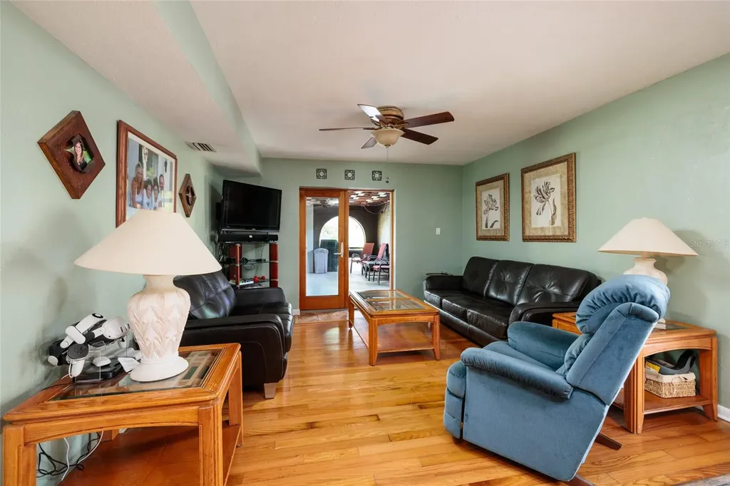 1449 45th Avenue NE St Petersburg FL 33703