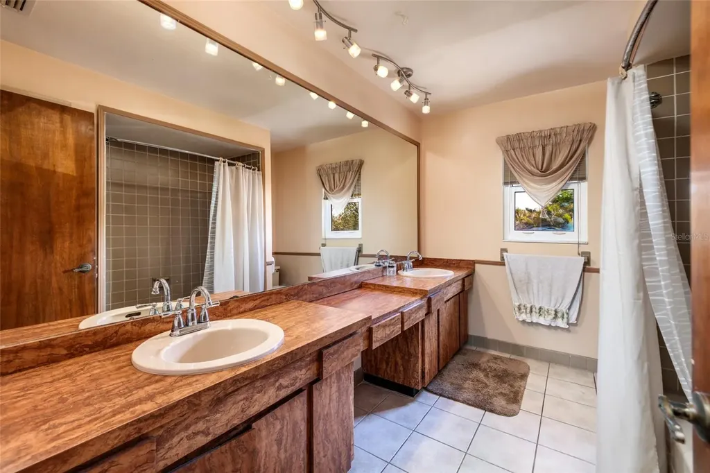 1449 45th Avenue NE St Petersburg FL 33703