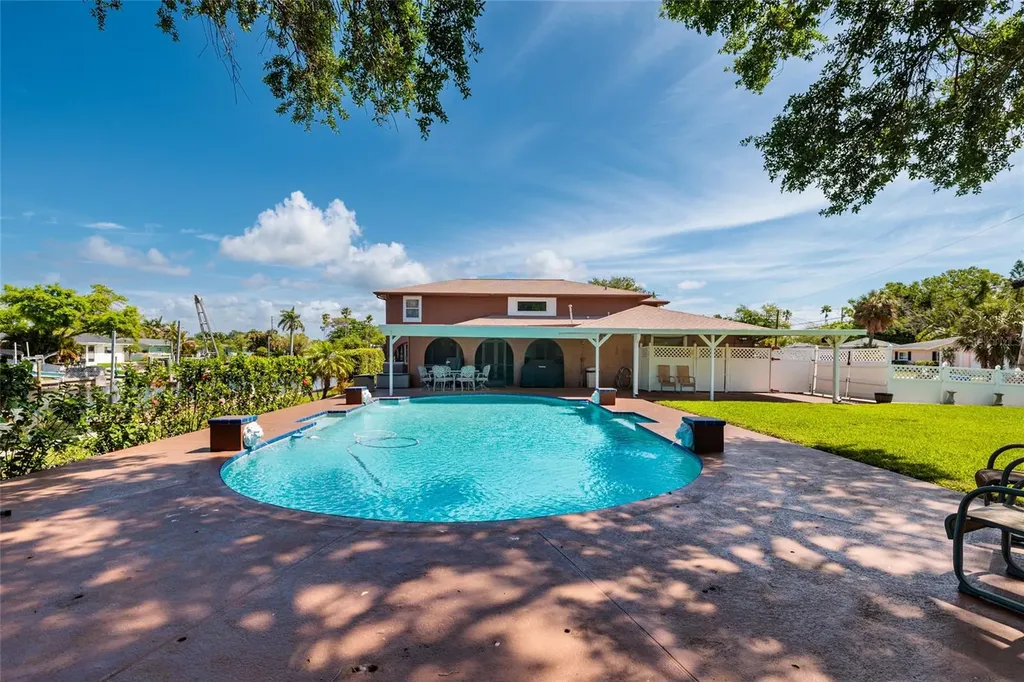 1449 45th Avenue NE St Petersburg FL 33703