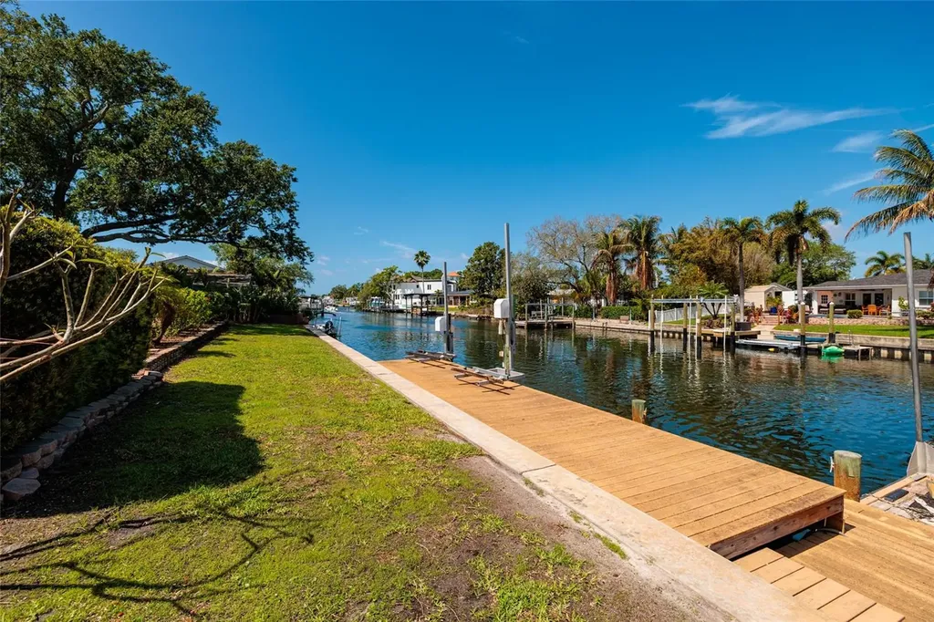 1449 45th Avenue NE St Petersburg FL 33703