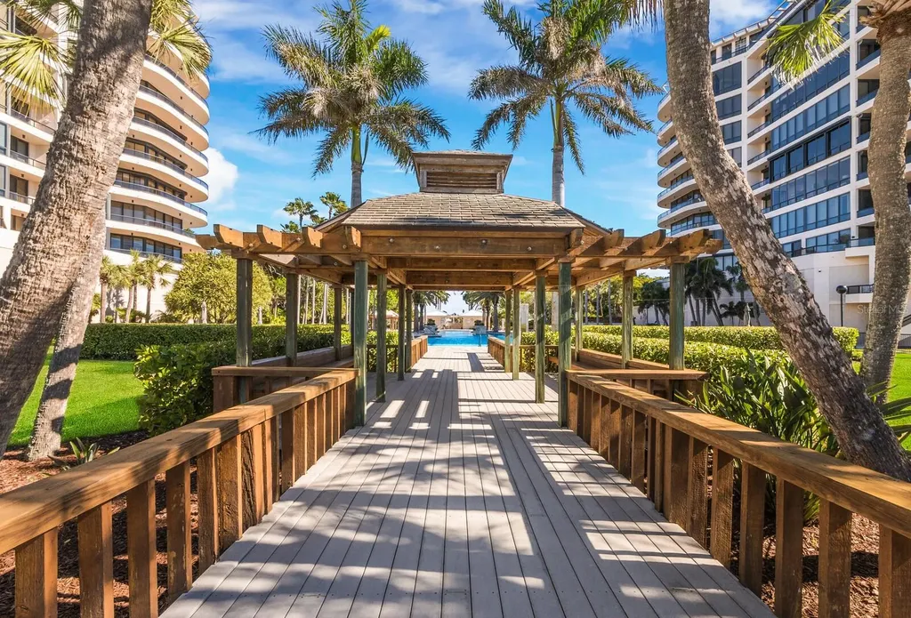 415 L Ambiance Drive Longboat Key FL 34228