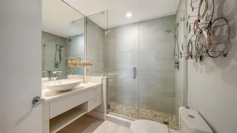 415 L Ambiance Drive Longboat Key FL 34228