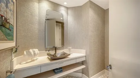 415 L Ambiance Drive Longboat Key FL 34228