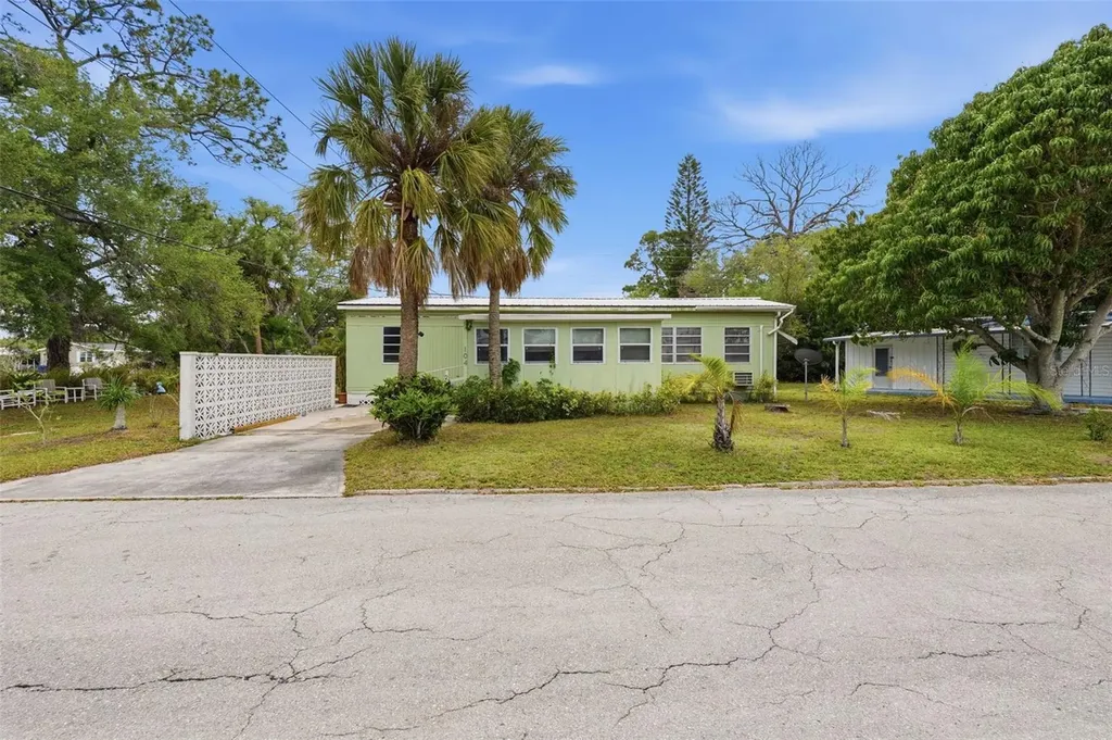 104 52nd Avenue Plaza W Bradenton FL 34207