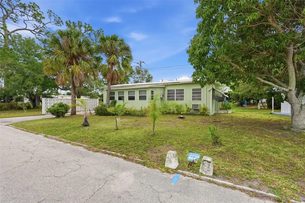 104 52nd Avenue Plaza W Bradenton FL 34207