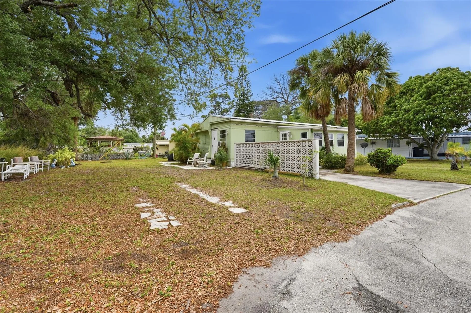 104 52nd Avenue Plaza W Bradenton FL 34207