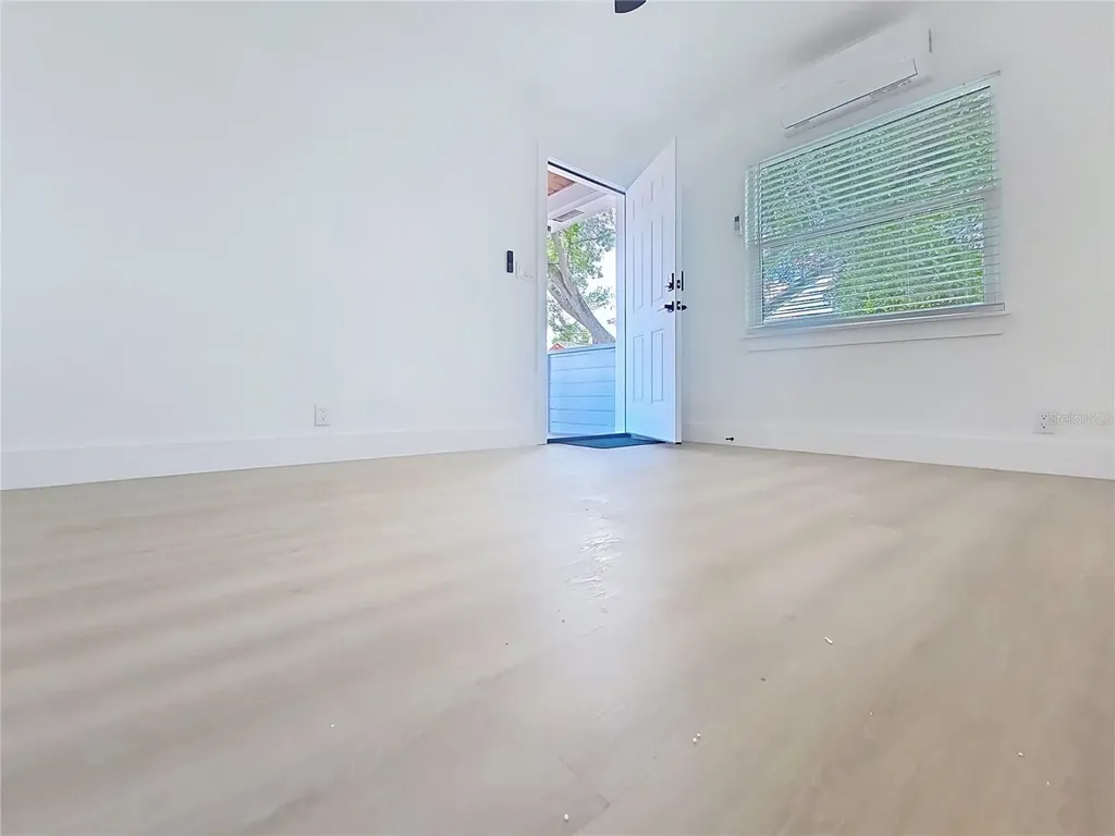 1035 15th Avenue S St Petersburg FL 33705