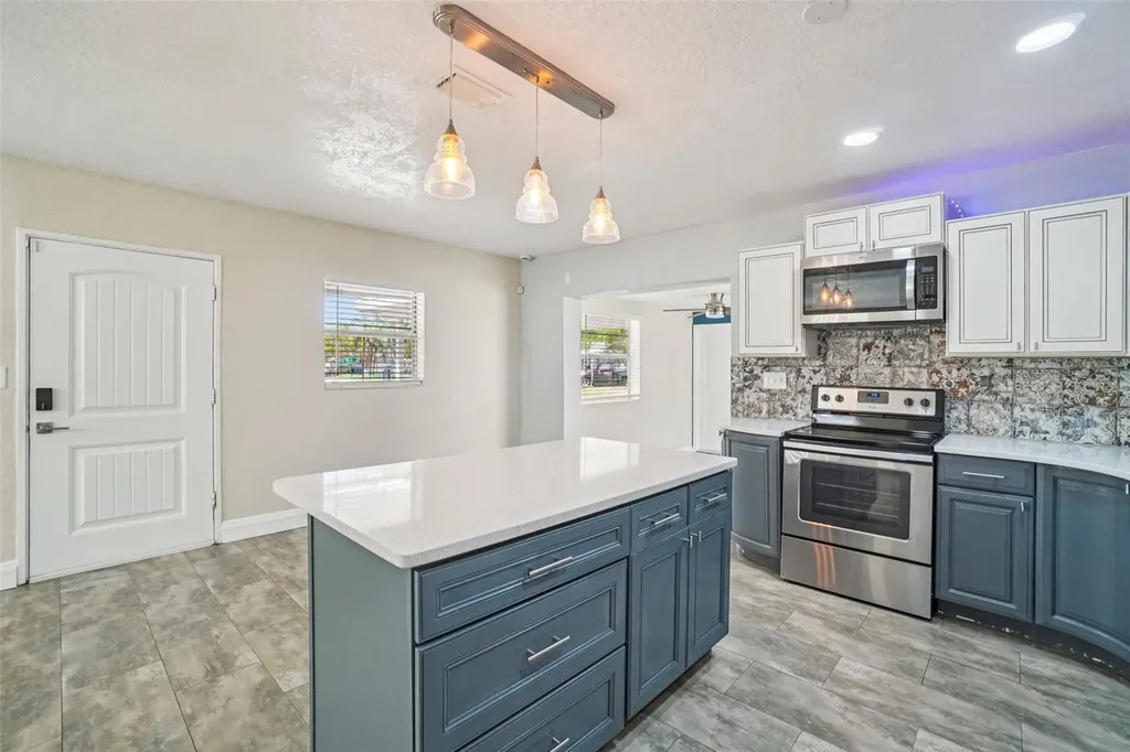 541 Firefly Lane Apollo Beach FL 33572