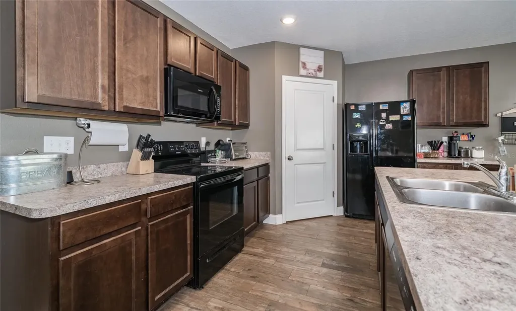 35900 Hillbrook Avenue Zephyrhills FL 33541