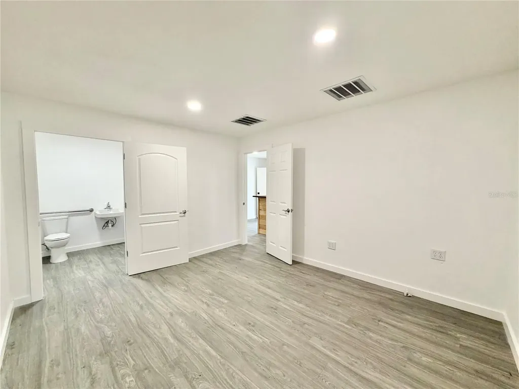 683 N Court Street Bronson FL 32621