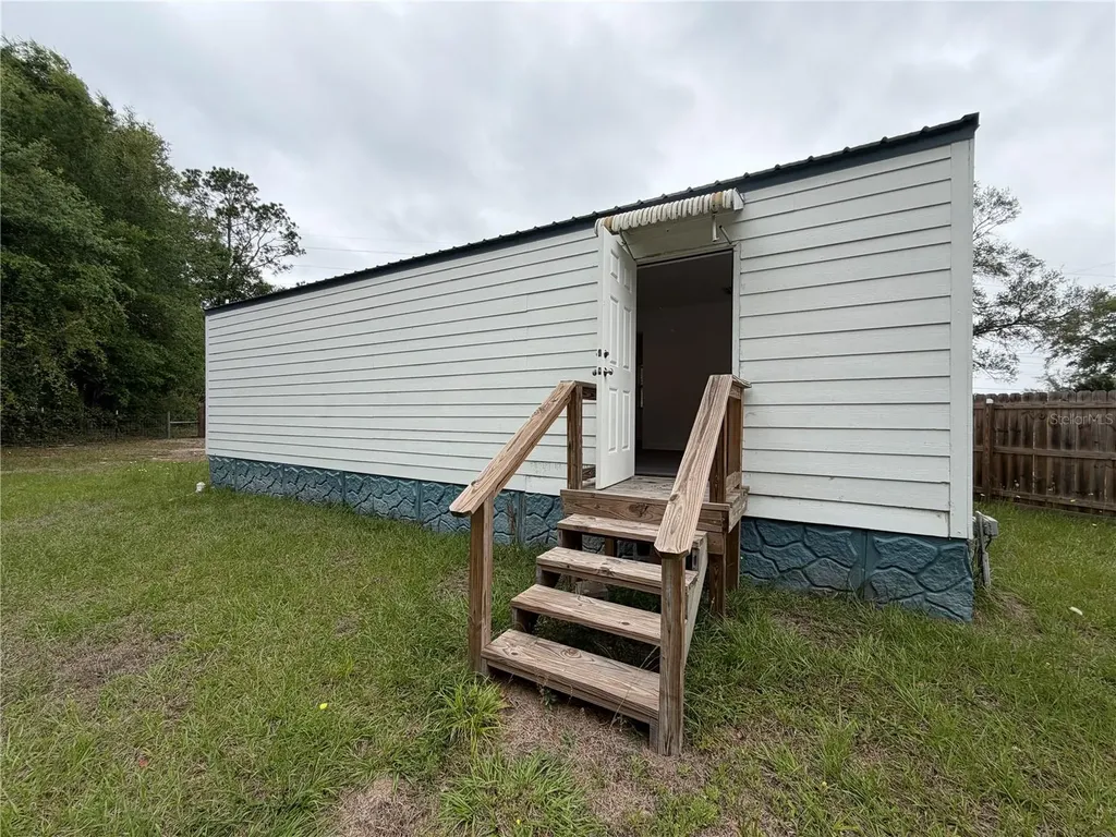 683 N Court Street Bronson FL 32621